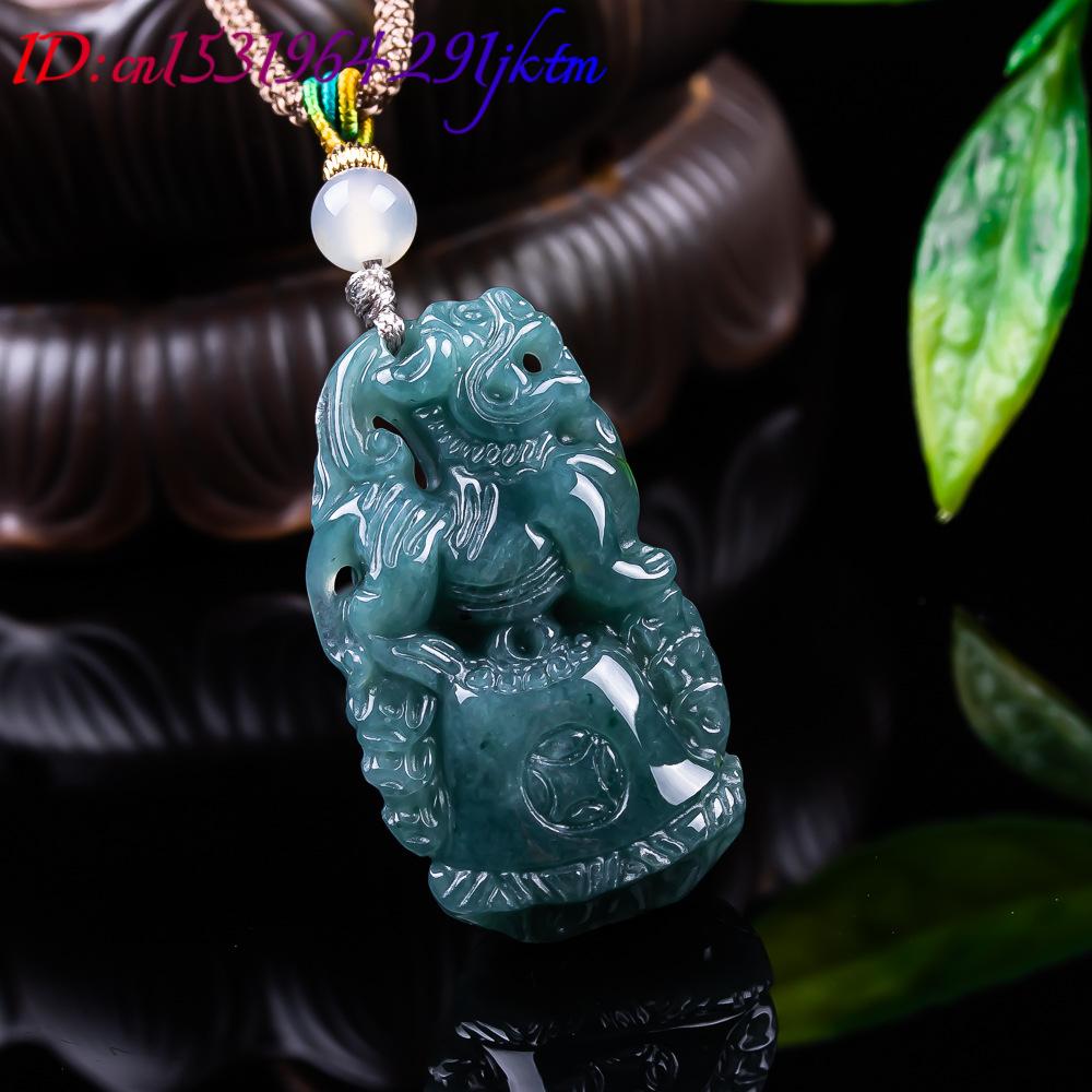 Burmese Jadeite Pixiu Pendant  - Vintage Fashion Design recension och pris