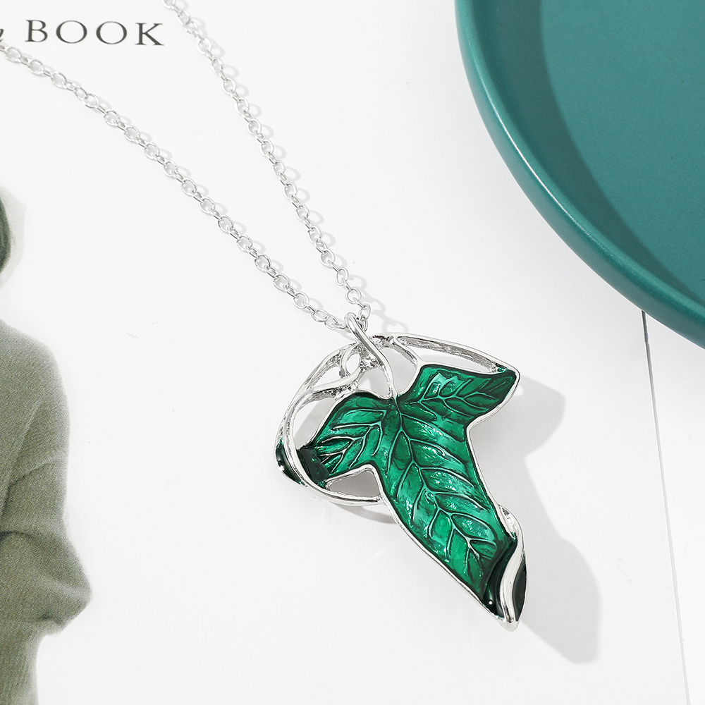 Vintage Green Leaf Pendant Nec - Vintage Fashion Model recension och pris